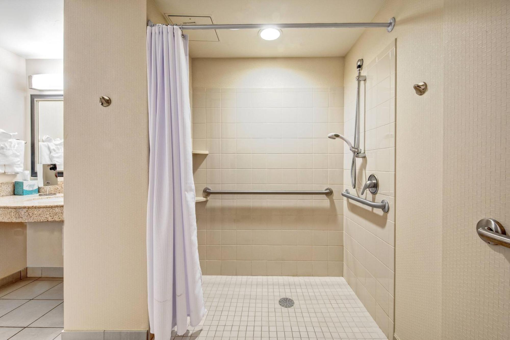 Hotel Courtyard Country Club Plaza 3*